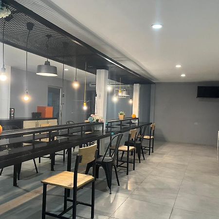 V30 Sukhumvit Hotel Bangkok Buitenkant foto