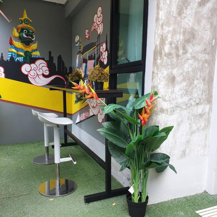 V30 Sukhumvit Hotel Bangkok Buitenkant foto