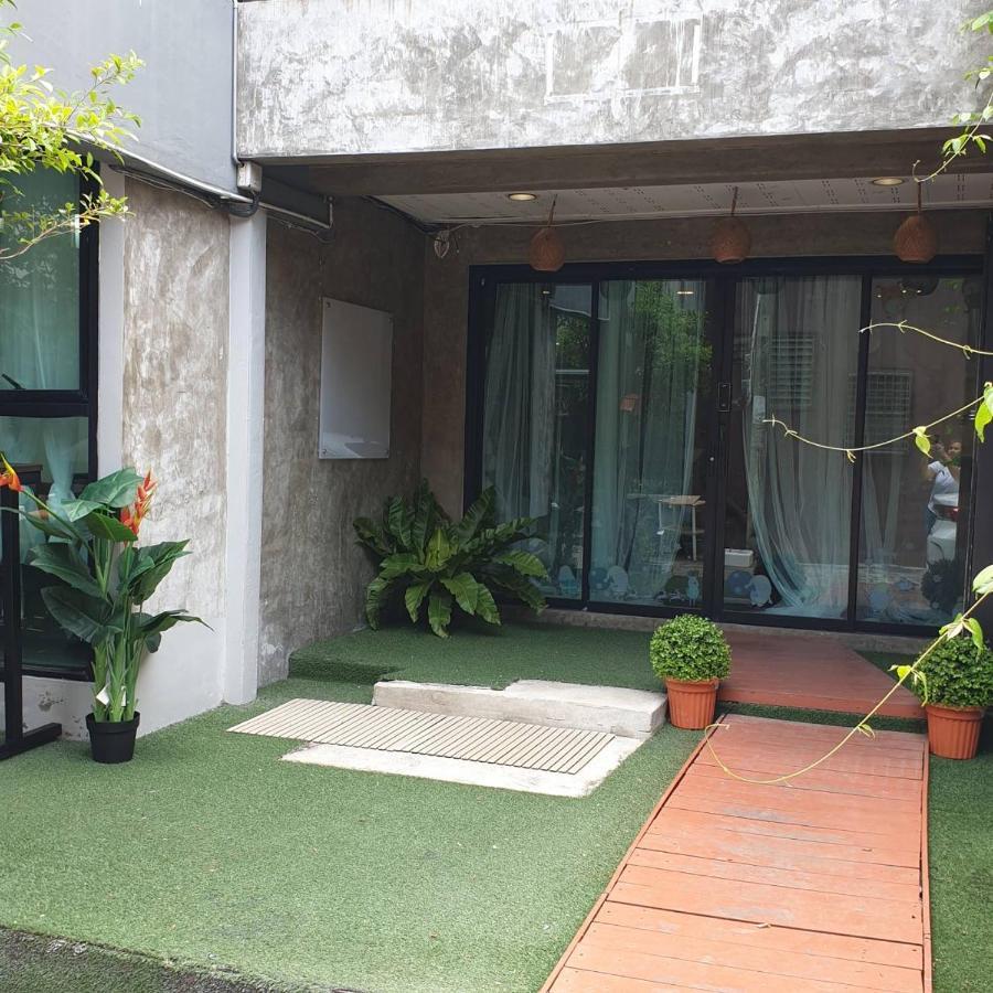 V30 Sukhumvit Hotel Bangkok Buitenkant foto