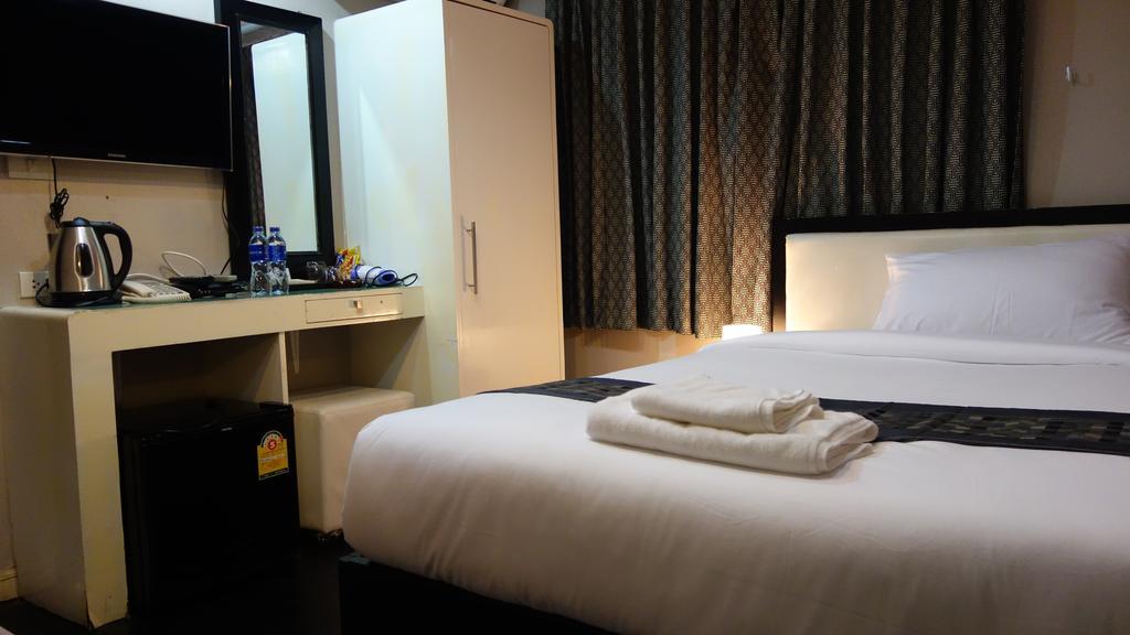 V30 Sukhumvit Hotel Bangkok Buitenkant foto