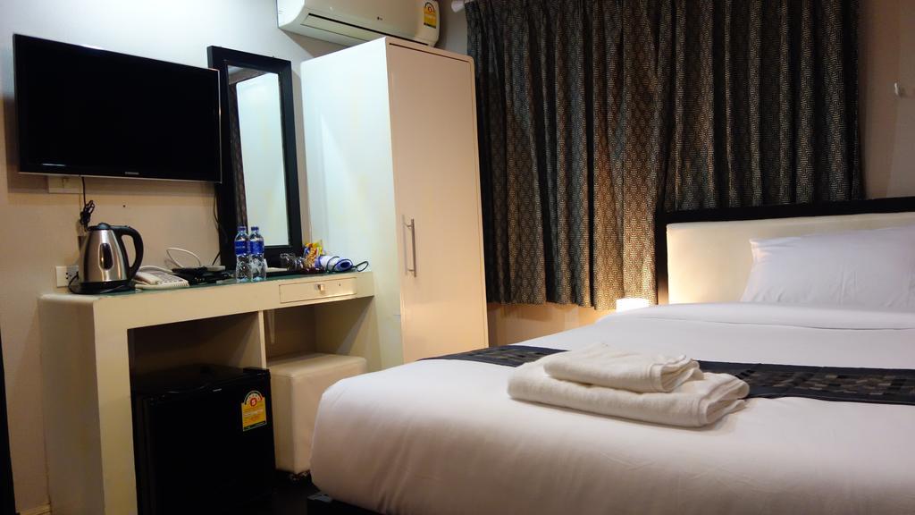V30 Sukhumvit Hotel Bangkok Buitenkant foto