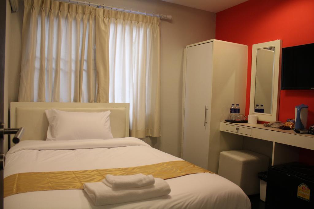 V30 Sukhumvit Hotel Bangkok Buitenkant foto