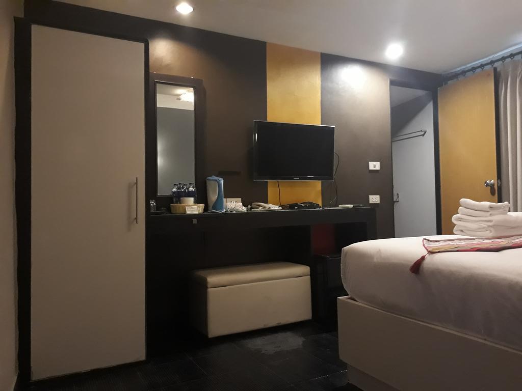 V30 Sukhumvit Hotel Bangkok Buitenkant foto