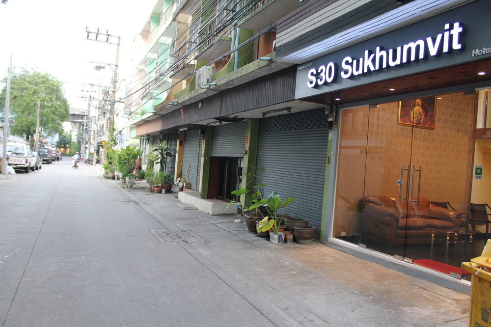 V30 Sukhumvit Hotel Bangkok Buitenkant foto